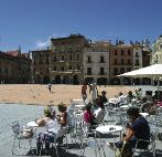 Relaxing in the market square in Vic